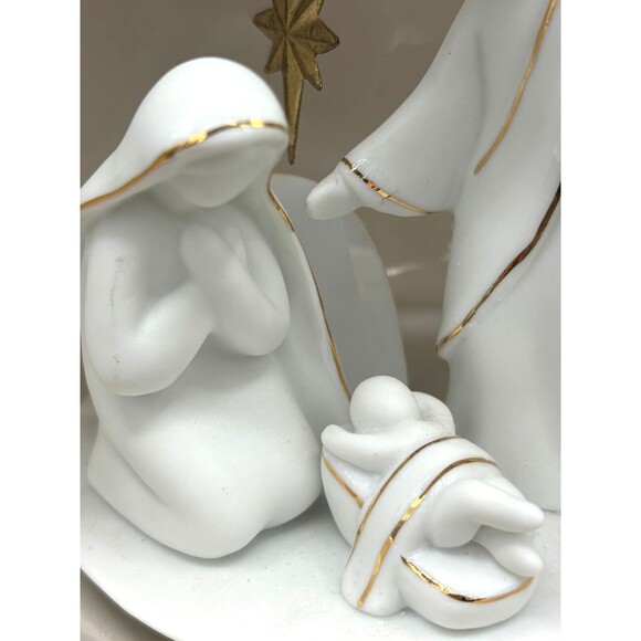 Appletree Design Holy Family Nativity Lighted Globe 7-1/4-Inch Tall w/Cord 2005 - Picture 8 of 16